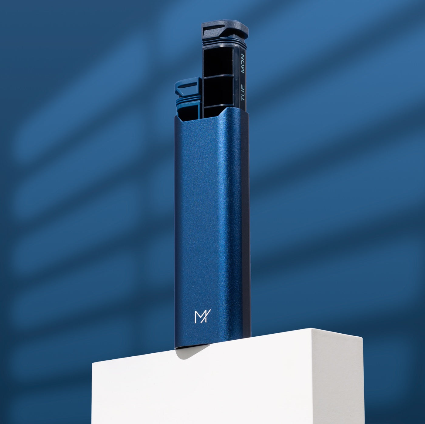 The Mannox AM/PM pill box with both trays open, as shown on the product page